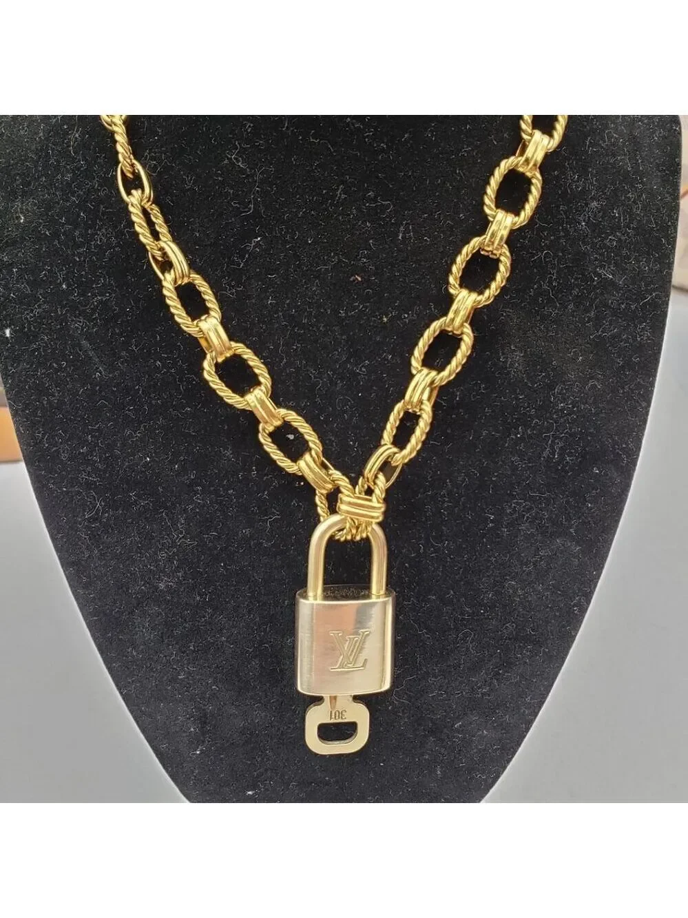Authentic Louis Vuitton Lock & Key w/ Unbranded Gold Plated Gold Chain Necklace